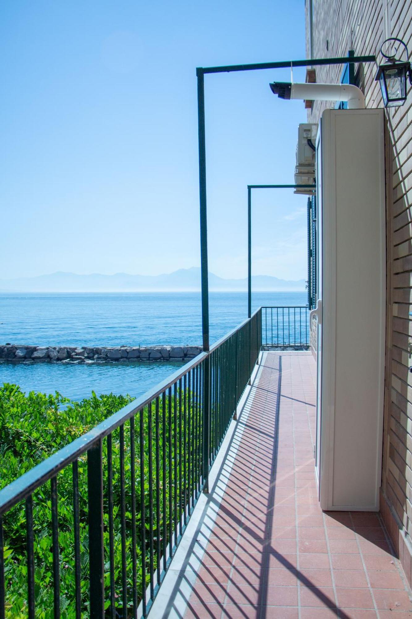 Appartement Wanderlust Aria Di Mare à Naples Extérieur photo